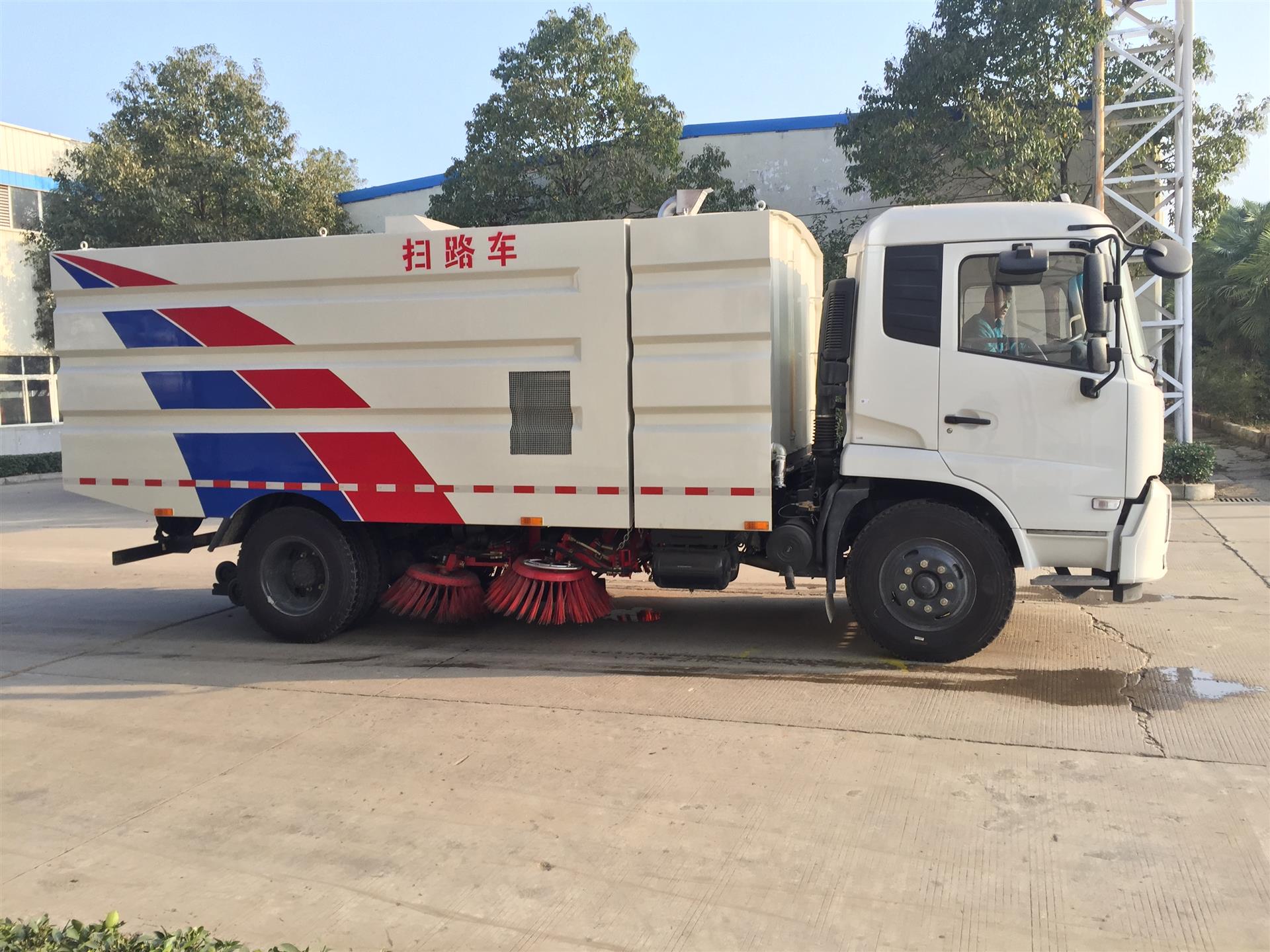 成立不到一年，库萨科技无人清扫车完成开发并投入运营
